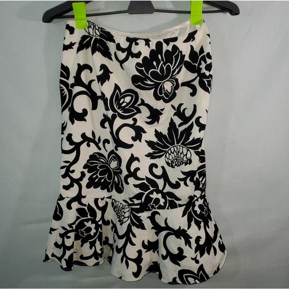 White house black market Black and White Floral pattern Flare Skirt Size 0 - Picture 2 of 5